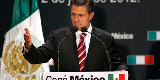 Enrique Peña Nieto, virtual presidente de México, da una conferencia de prensa el lunes 2 de julio de 2012, un dÃa después de las elecciones. (Foto AP/Marco Ugarte)
