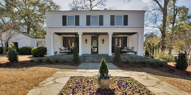 Perfectly-Imperfect-HGTV-Sweet-House-Alabama-18_zpsb8nstbf9