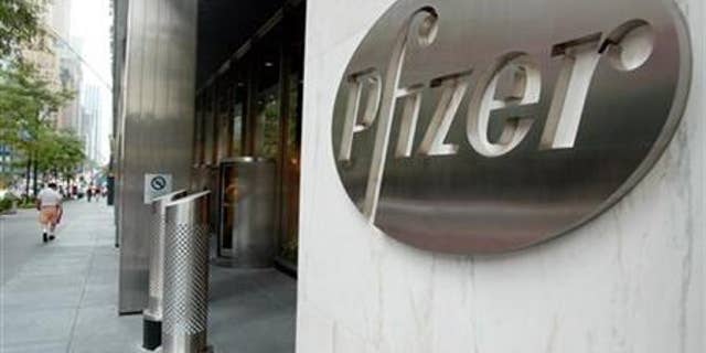 The entrance of Pfizer World headquaters in New York City, August 31, 2003. REUTERS/Jeff Christensen