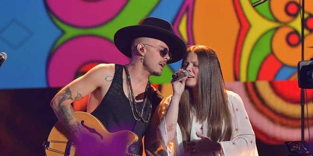 MIAMI, FL - JULY 14: Pop duo Jesse & Joy performs onstage at the Univision's 13th Edition Of Premios Juventud Youth Awards at Bank United Center on July 14, 2016 in Miami, Florida. (Photo by Rodrigo Varela/Getty Images for Univision)