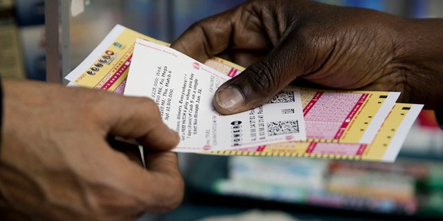 A person purchase Powerball lottery tickets from a newsstand Wednesday, Jan. 6, 2016, in Philadelphia. Players will have a chance Wednesday night at the biggest lottery prize in nearly a year. (AP Photo/Matt Rourke)