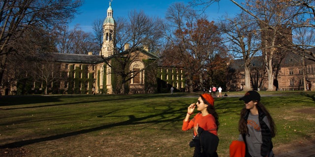 Students walk around the Princeton University campus in New Jersey, November 16, 2013. (REUTERS/Eduardo Munoz)