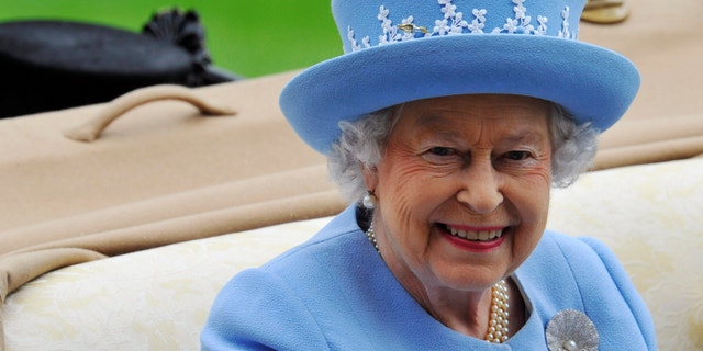Britain's Queen Elizabeth arrives on the fifth day of the Royal Ascot horse racing festival at Ascot in southern England June 22, 2013