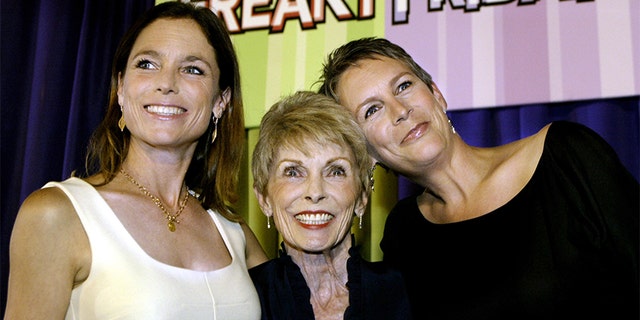Janet Leigh (center) with her two daughters: Jamie Lee Curtis (right) and Kelly Curtis.