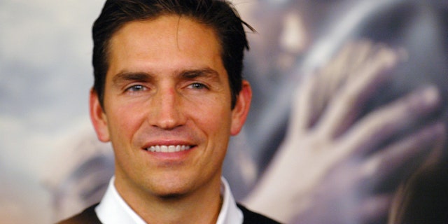Actor Jim Caviezel attends the premiere of "The New World" at the Academy of Motion Picture Arts and Sciences in Beverly Hills, California December 15, 2005. REUTERS/Phil McCarten - RTR1B56Q