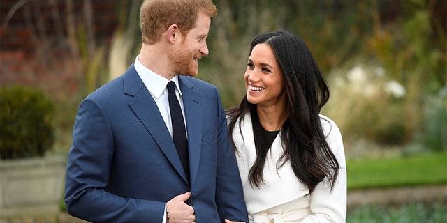 Britain's Prince Harry poses with Meghan Markle in the Sunken Garden of Kensington Palace, London, Britain, November 27, 2017. REUTERS/Toby Melville - RC11339802A0