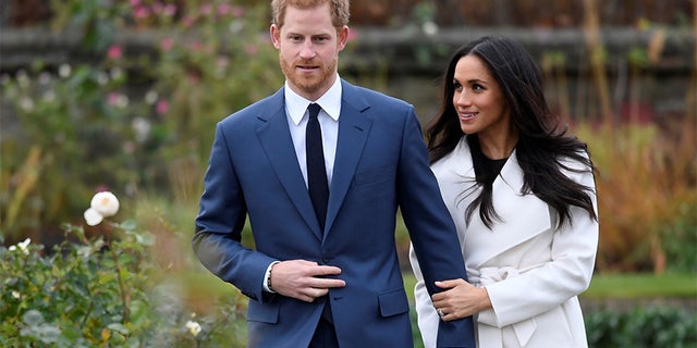 Britain's Prince Harry poses with Meghan Markle in the Sunken Garden of Kensington Palace, London, Britain, November 27, 2017. REUTERS/Toby Melville - RC1ACF5461B0