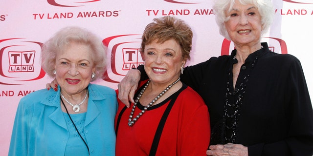 Actresses (L-R) Betty White, Rue McClanahan and Bea Arthur who starred in TV series "The Golden Girls" pose as they arrive for a taping of the 6th annual TV Land Awards in Santa Monica June 8, 2008.