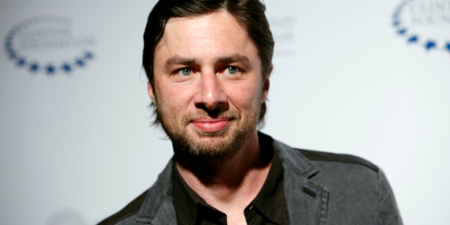 Actor Zach Braff arrives at the William J. Clinton Foundation's Millennium Network Event in Los Angeles, California April 30, 2009. REUTERS/Danny Moloshok (UNITED STATES ENTERTAINMENT POLITICS HEADSHOT) - RTXELQK