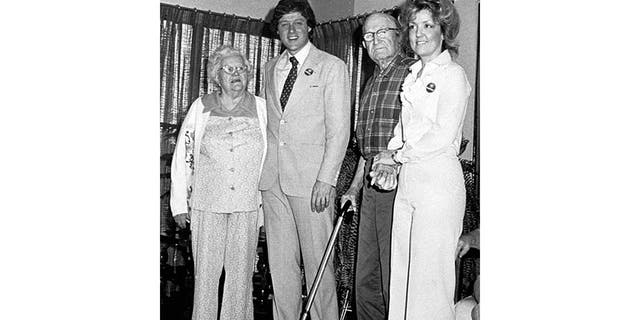 Juanita Broaddrick [R) with Bill Clinton and unidentified residents of her retirement home, in 1978.