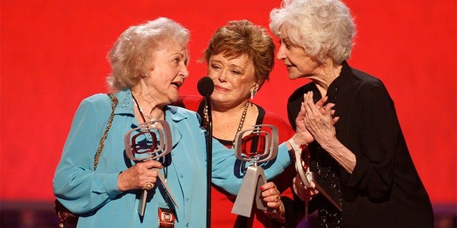 Actresses Betty White, Rue McClanahan and Bea Arthur (L-R) who starred in the TV series "The Golden Girls" accept the Pop Culture Award at a taping of the 6th annual TV Land Awards in Santa Monica June 8, 2008.