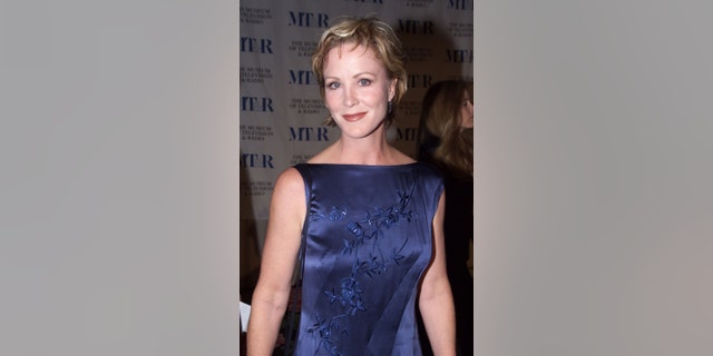 Actress Joanna Kern poses for photographers as she arrives for the Museum of Television and Radio gala dinner, October 5 in Beverly Hills.
FSP/HB - RP1DRILOFGAC