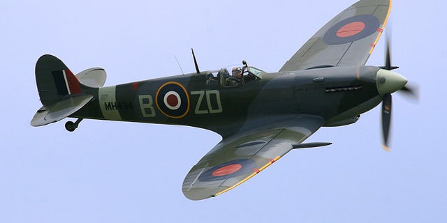 A Spitfire LF Mk IX, flown by Ray Hanna in 2005.