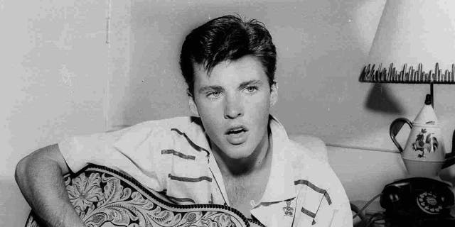 Ricky Nelson è morto in un incidente aereo nel 1985.