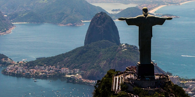 Fotógrafo captura un rayo "divino" golpeando a Cristo Salvador en Brasil 6 El Cristo Redentor fue nombrado una de las Siete Maravillas del Mundo Moderno en 2007.