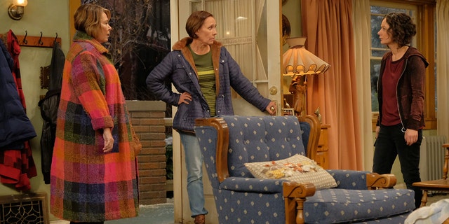 ROSEANNE - "Eggs Over, Not Easy" - A crucial moment for Becky's surrogacy arrangement forces her and Darlene to critically assess each other's lives. Meanwhile, an animal rescue organization rejects Jackie's application to adopt a puppy; and Roseanne makes a plan to change their mind, on the fourth episode of the revival of "Roseanne," TUESDAY, APRIL 10 (8:00-8:30 p.m. EDT), on The ABC Television Network. (ABC/Adam Rose)
ROSEANNE BARR, LAURIE METCALF, SARA GILBERT