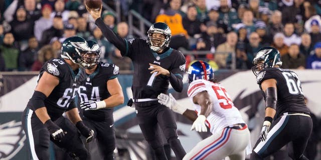 Oct 19, 2015; Philadelphia, PA, USA; Philadelphia Eagles quarterback Sam Bradford (7) passes against the New York Giants during the second quarter at Lincoln Financial Field. Mandatory Credit: Bill Streicher-USA TODAY Sports