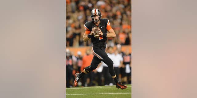 Oregon State quarterback Sean Mannion (4) passes against San Diego State during the third quarter of an NCAA college football game in Corvallis, Ore., Saturday, Sept. 20, 2014. (AP Photo/Troy Wayrynen)