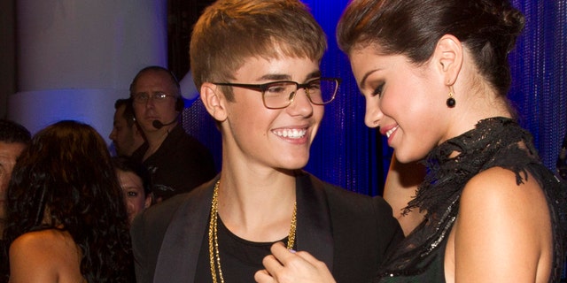 LOS ANGELES, CA - AUGUST 28: Singer Justin Bieber (L) and singer/actress Selena Gomez arrive at the 2011 MTV Video Music Awards at Nokia Theatre L.A. LIVE on August 28, 2011 in Los Angeles, California. (Photo by Christopher Polk/Getty Images)