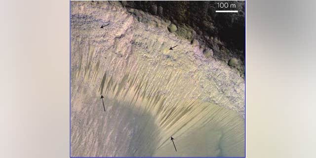 NASA Mars Reconnaissance Orbiter’s HiRISE image of recurring slope lineae (RSL) in Melas Chasma, Valles Marineris. Arrows point out tops and bottoms of a few lineae.