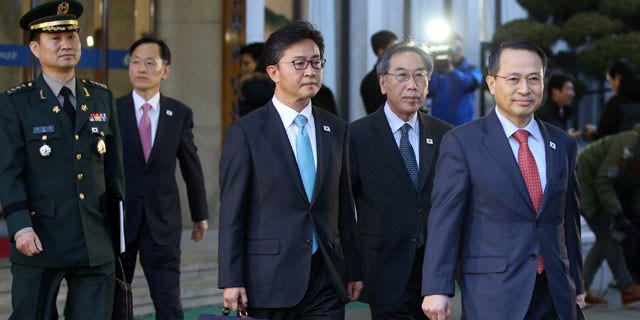 February 12, 2014: South Korean delegates leave for the border village of the Panumjom to meet their North Korean counterparts, at the Office of the South Korea-North Korea Dialogue in Seoul. (AP Photo/Yonhap, Kim Ju-song) KOREA OUT