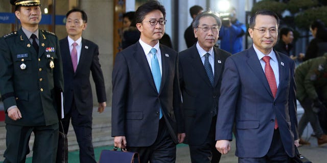 February 12, 2014: South Korean delegates leave for the border village of the Panumjom to meet their North Korean counterparts, at the Office of the South Korea-North Korea Dialogue in Seoul. (AP Photo/Yonhap, Kim Ju-song) KOREA OUT