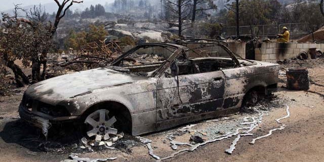 Pejabat: Kebakaran hutan di California Selatan hampir setengahnya terkendali