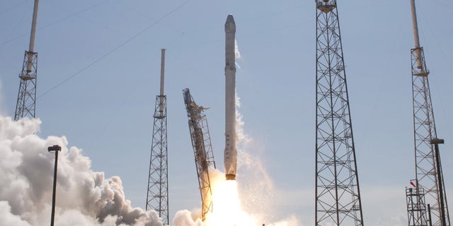 The unmanned SpaceX Falcon 9 rocket with Dragon lifts off from launch pad 40 at the Cape Canaveral Air Force Station in Cape Canaveral, Florida April 14, 2015.