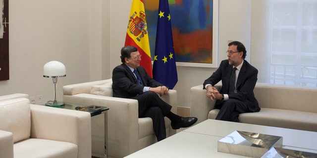 Spain's Prime Minister Mariano Rajoy and EU Commission President Jose Manuel Durao Barroso, in Madrid, Spain, Jan. 17, 2014.