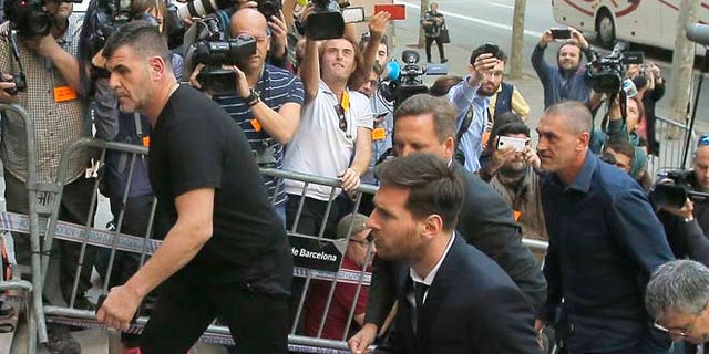 Barcelona soccer player Lionel Messi, center, arrives at a court in Barcelona, Spain, Thursday, June 2, 2016. Messi's tax trial began Tuesday. Messi and his father, Jorge Horacio, have been charged with three counts of tax fraud. They could be sentenced to nearly two years in prison if found guilty of defrauding Spain's tax authority of 4.1 million euros ($4.5 million) from 2007-09. (AP Photo/Manu Fernandez)