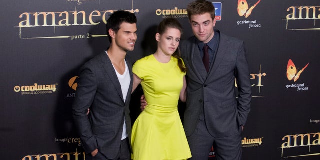 American actor Taylor Lautner, left American actress Kristen Stewart, center and British actor Robert Pattinson pose during a photo call at the Spanish premiere of the film "The Twilight Saga: Breaking Dawn-Part 2" in Kinepolis Cinema in Madrid, Spain, Thursday, Nov. 15, 2012. ( AP Photo/Gabriel Pecot)