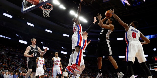 San Antonio Spurs forward Kawhi Leonard (2) shoots against the Detroit Pistons in the first half of an NBA basketball game in Auburn Hills, Mich., Wednesday, Feb. 11, 2015. (AP Photo/Paul Sancya)