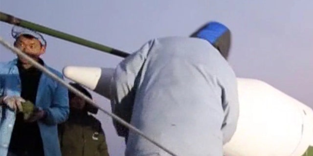 The vehicle uses shockwaves generated by its own flight in the air to glide at a high speed.