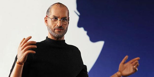 A suprisingly lifelike collectible model of Apple founder Steve Jobs is being planned by Chinese modelmaker InIcons.