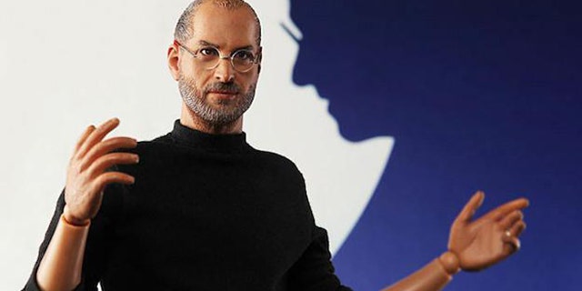 A suprisingly lifelike collectible model of Apple founder Steve Jobs is being planned by Chinese modelmaker InIcons.