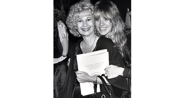 Stevie and her mother Barbara at the 1998 Grammy Awards.