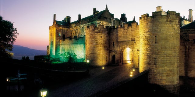 A VIEW FROM THE BATTLEMENTS OF STIRLING CASTLE (DATING FROM MEDIEVAL TIMES AND THE PLACE OF MARY QUEEN OF SCOTS CORONATION) TOWARDS THE FLOODLIT JAMES IV'S ARCH, STIRLING.
PIC: P.TOMKINS/VisitScotland/SCOTTISH VIEWPOINT
Tel: +44 (0) 131 622 7174
Fax: +44 (0) 131 622 7175
E-Mail : info@scottishviewpoint.com
This photograph can not be used without prior permission from Scottish Viewpoint.