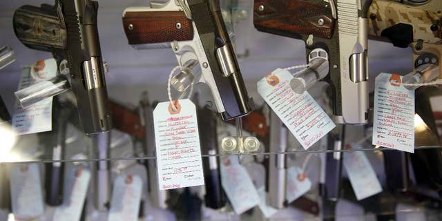 North Carolina gun shop ransacked in smash and grab | Fox News