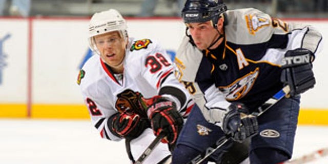 NASHVILLE, TN - OCTOBER 29: Right wing Steve Sullivan #26 of the Nashville Predators skates against left wing Kris Versteeg #32 of the Chicago Blackhawks on October 29, 2009 at the Sommet Center in Nashville, Tennessee. (Photo by John Russell/NHLI via Getty Images) *** Local Caption *** Steve Sullivan;Kris Versteeg