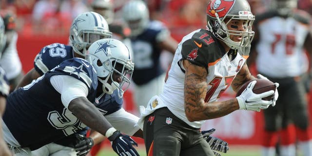 TAMPA, FL - NOVEMBER 15: Wide receiver Mike Evans #13 of the Tampa Bay Buccaneers runs after the catch past defensive tackle David Irving #95 of the Dallas Cowboys in the second quarter at Raymond James Stadium on November 15, 2015 in Tampa, Florida. (Photo by Cliff McBride/Getty Images)