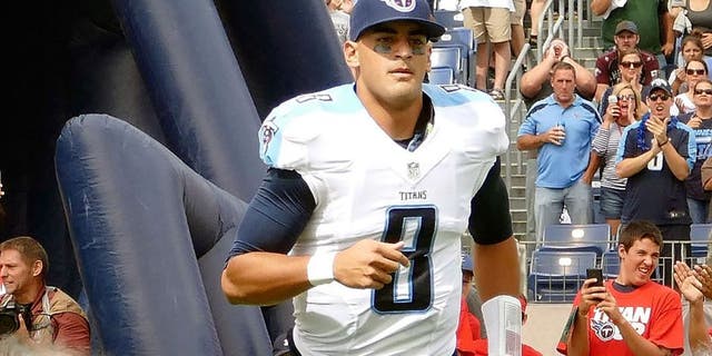NASHVILLE, TN - SEPTEMBER 27: Marcus Mariota #8 of the Tennessee Titans runs onto the field prior to a game against the Indianapolis Colts at Nissan Stadium on September 27, 2015 in Nashville, Tennessee. (Photo by Frederick Breedon/Getty Images)