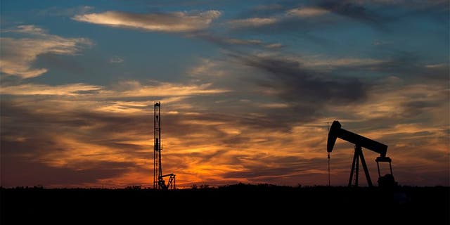 Rigging equipment is pictured in a field outside of Sweetwater, Texas. REUTERS/Cooper Neill - TM3EB6701HE01