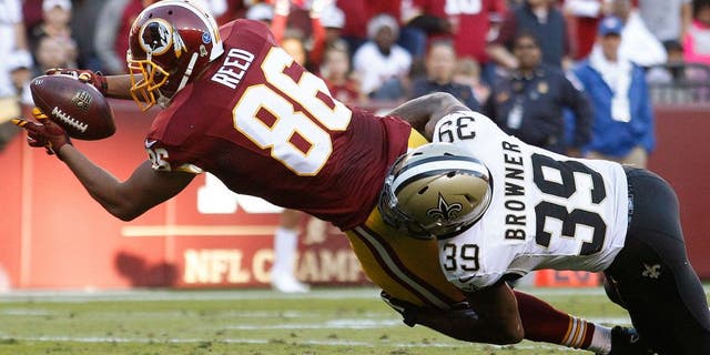 LANDOVER, MD - NOVEMBER 15: Tight end Jordan Reed #86 of the Washington Redskins scores a third quarter touchdown past cornerback Brandon Browner #39 of the New Orleans Saints during a gam at FedExField on November 15, 2015 in Landover, Maryland. (Photo by Matt Hazlett/Getty Images)