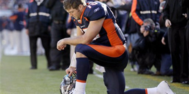 Tim Tebow, a former NFL quarterback who now plays for the Mets, responded to critics who said used his "Tebowing" photo to support national anthem protests.