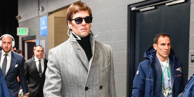 Brady was also likened to a Bond villain, and many users thought he looked like "three kids standing on each other's shoulders."