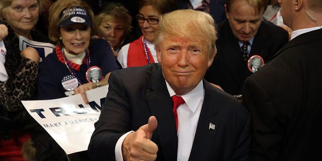 BILOXI, MS - JANUARY 02: Republican presidential frontrunner Donald Trump pauses with supporters after speaking at the Mississippi Coast Coliseum on January 2, 2016 in Biloxi, Mississippi. Trump, who has strong support from Southern voters, spoke to thousands in the small Mississippi city on the Gulf of Mexico. Trump continues to split the GOP establishment with his populist and controversial views on immigration, muslims and some of his recent comments on women. (Photo by Spencer Platt/Getty Images)