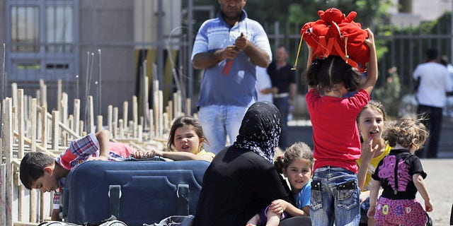 September 2, 2013: Syrian refugees arrive at the Turkish Cilvegozu gate border.