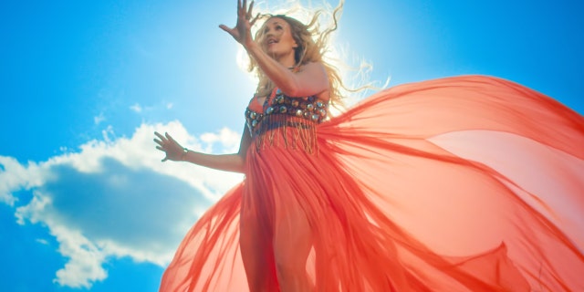 Carrie Underwood gave fans a glimpse of her baby bump in her new music video for "Love Wins."
