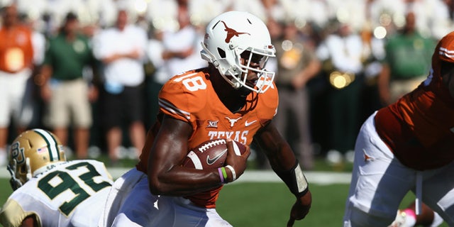 AUSTIN, TX - OCTOBER 04: Tyrone Swoopes #18 of the Texas Longhorns runs the ball against the Baylor Bears at Darrell K Royal-Texas Memorial Stadium on October 4, 2014 in Austin, Texas. (Photo by Ronald Martinez/Getty Images)