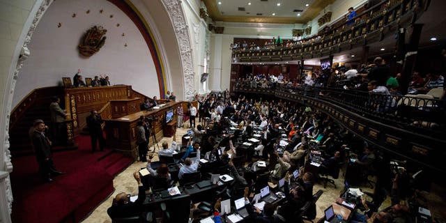 Venezuelan National Assembly lawmakers vote during a session on Jan. 14, 2016.